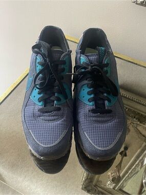 Nike Men's Navy and Teal Lace-Up Sneakers